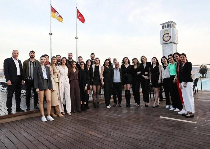 Galatasaray Adası'nı sallayan güzeller: İlkin Aydın çok farklıydı 1